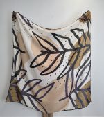 روسری کرم طرح برگ