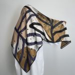روسری کرم طرح برگ