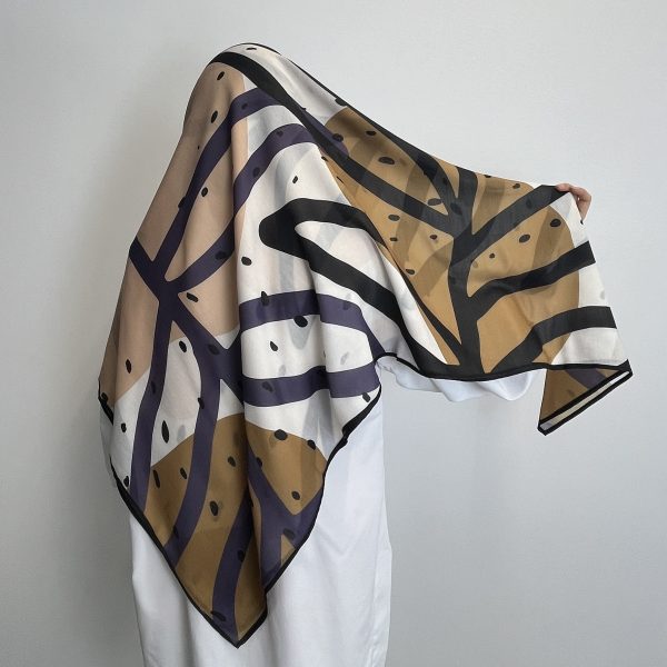 روسری کرم طرح برگ