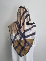 روسری کرم طرح برگ