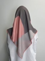 روسری طوسی صورتی